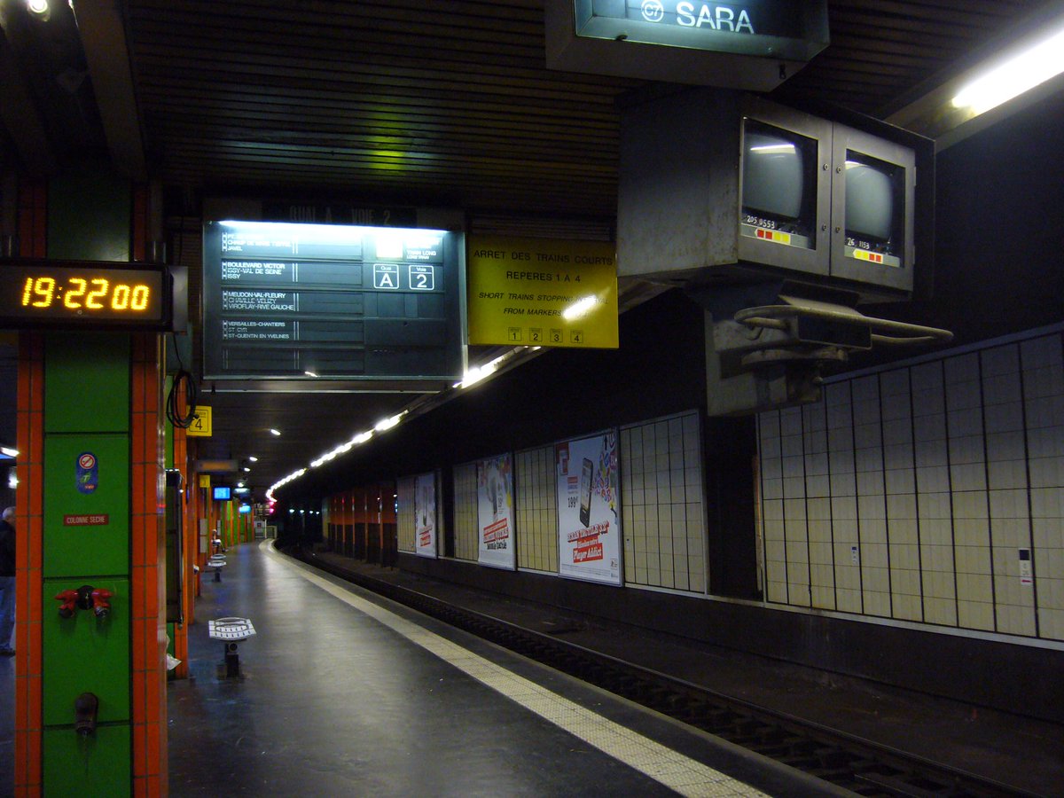 L’arrivée du  @RERC_SNCF ,avec le percement du tunnel entre 1970 et 1979, la relie à la gare d’Orsay, puis dans la foulée AusterlitzInvalides se rétrécis encore à seulement 4 voies.