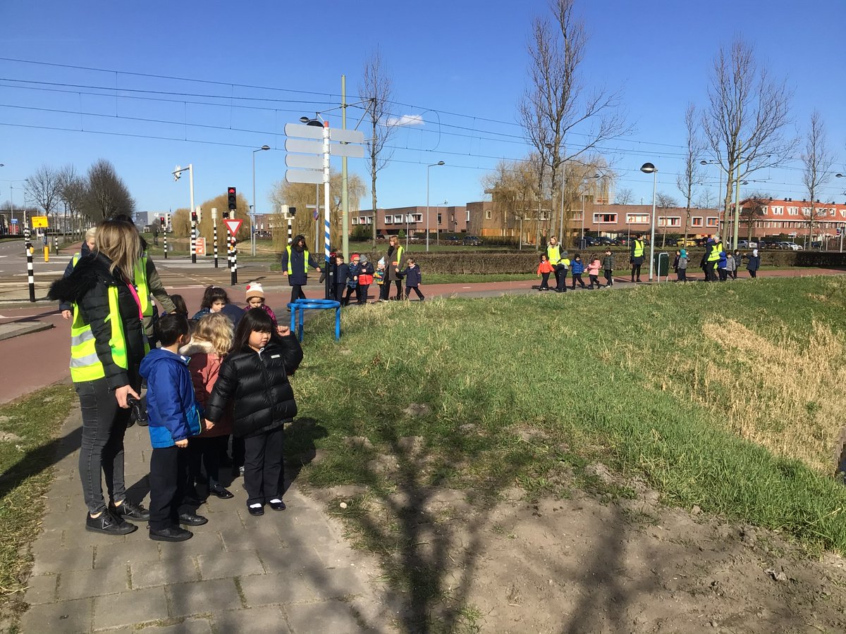 BSNJSL's tweet photo. On a walk to explore our local environment. #jslf2 made their own maps of the area. https://t.co/DIjVhL4FIH