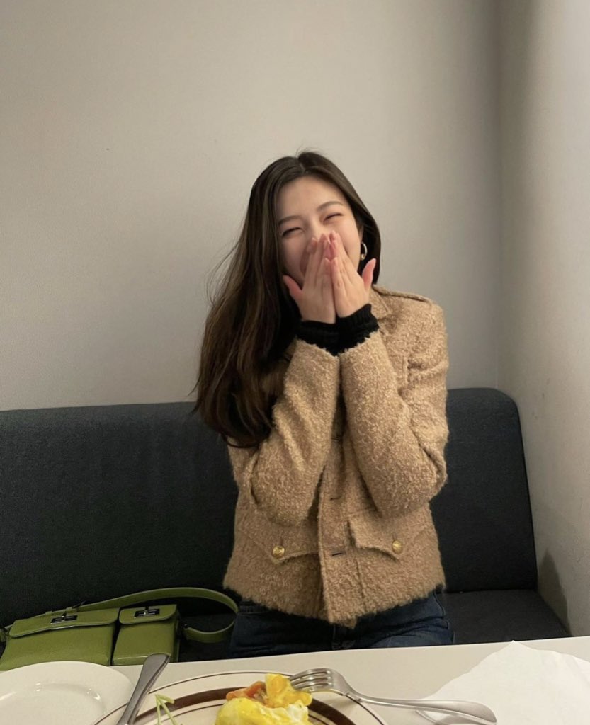 imyourwanderer's tweet photo. รูปนี้โคตรน่ารักเลย https://t.co/r7Y7qcHUmw
