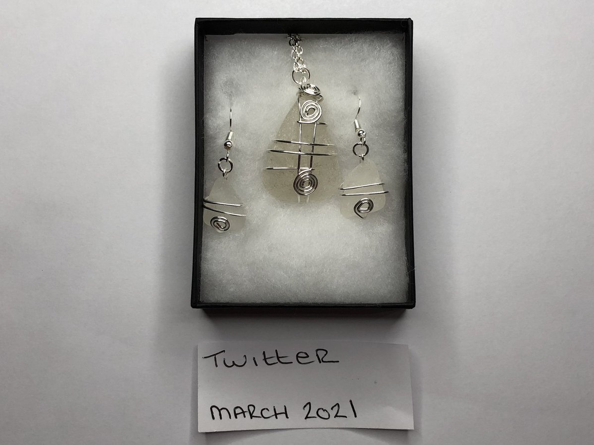 Our March competition 
For a chance to win this beautiful, handmade seaglass jewellery set just 
RT &amp; FOLLOW. Ends 31/03/2021 🎉

More sets at Argyllseaglass.co.uk 🏴󠁧󠁢󠁳󠁣󠁴󠁿

#WinItWednesday #FreebieFriday #HandmadeHour #CraftHour #Scotland #MHHSBD #ScottishCraftHour #competition