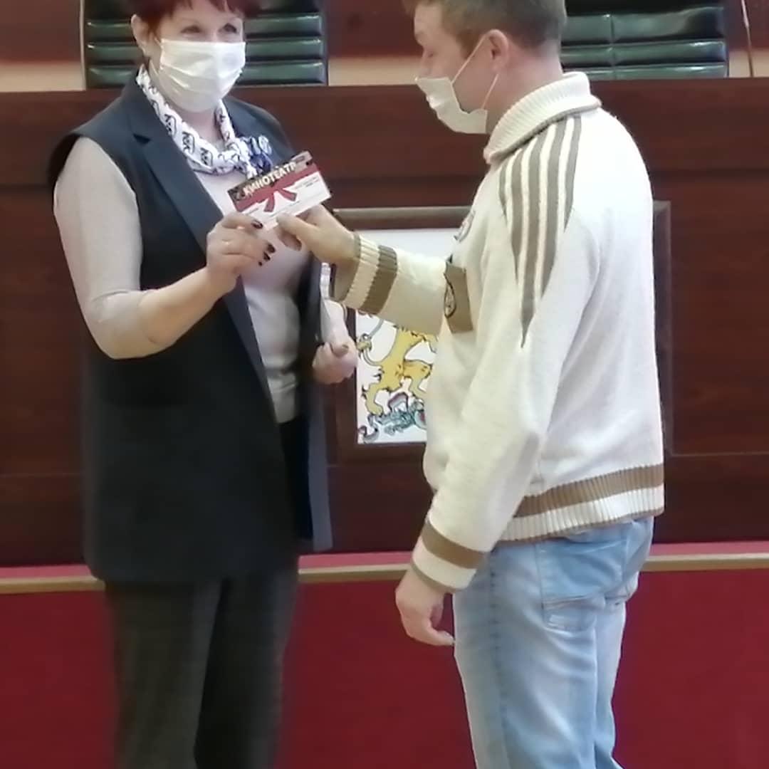 На #МасленичнойНеделе в Приволжском МО #EP37 прошла благотворительная акция для активных, многодетных семей членов Партии. Акция #ВсейСемьейВкино призвана дать возможнoсть интересно провести семейный досуг и оказать поддержку отечественному кинематографу #ЕРпомогает #КрепкаяСемья