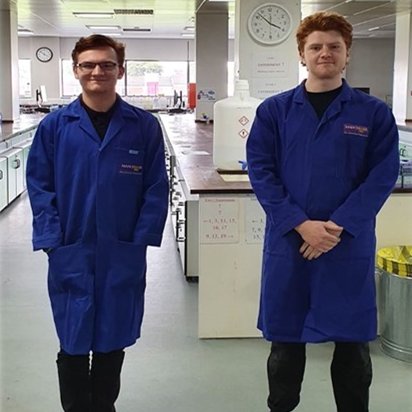 ApprenticesUoM's tweet image. Its #BritishScienceWeek2021 and we are coming with a #Throwback from our Laboratory Apprentices - Last year they both completed the first End Point Assessments ever on our Technical Apprenticeship Programme!

#ProudMoment #STEM #BSW21