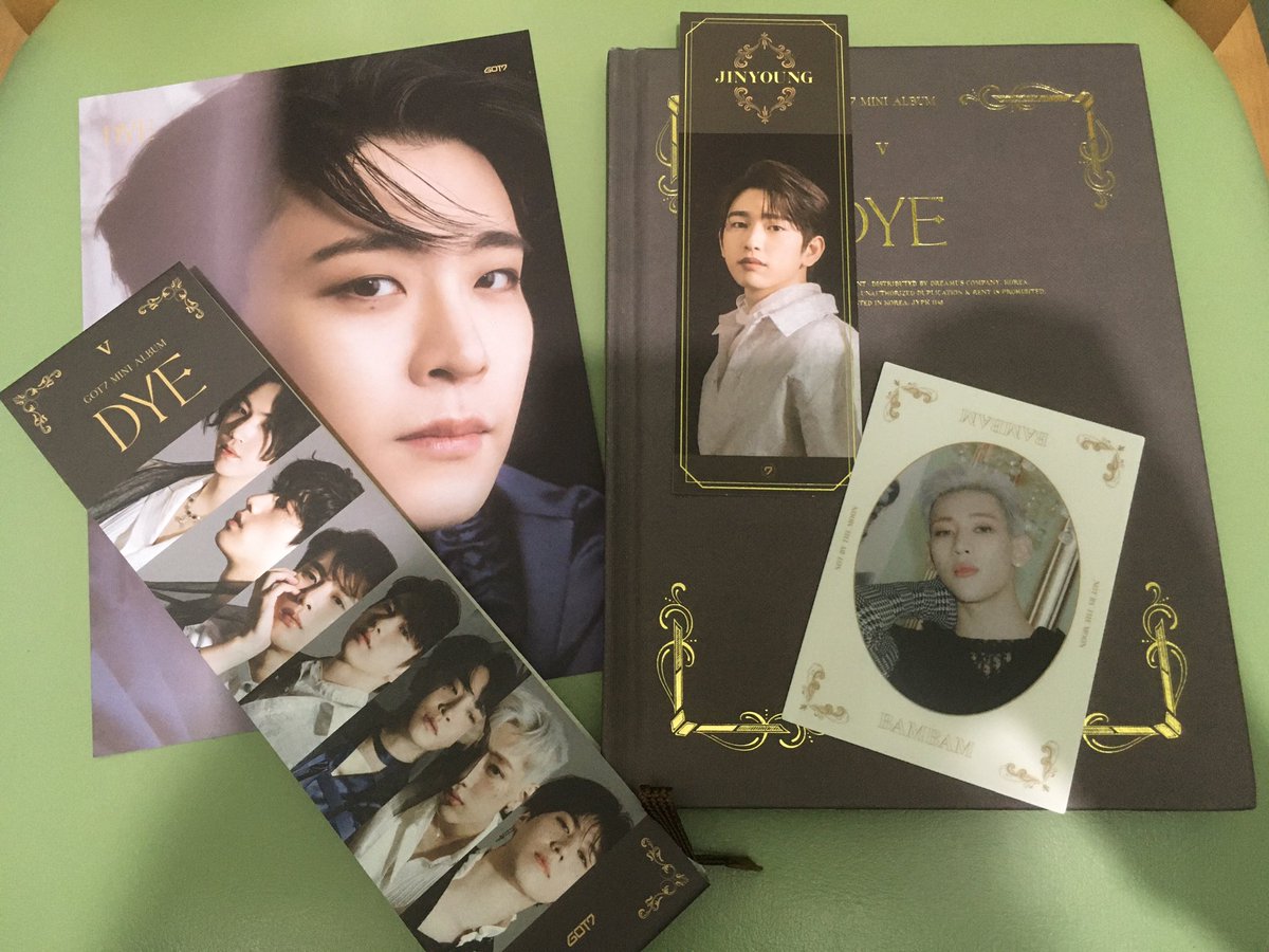 jaybdefsole's tweet photo. Version 1

📎 w/ all the inclusions 
📎 w/o GOT7 Tourlog

pc can be negotiable (separate payment for the pc)

💸 PHP 450

- lsf to be shouldered by the buyer

#wts #lfb #got7dye https://t.co/Csm1OR59Bk