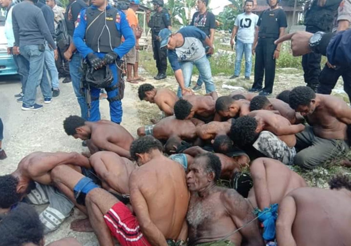 FreeWestPapua's tweet photo. Human rights do not exist in #WestPapua.

The indigenous population are stripped of their dignity and denied the most basic of rights by the Indonesian regime. International media and human rights groups are also banned from the region. It's a #genocide coverup. https://t.co/WcMCFpGVCE