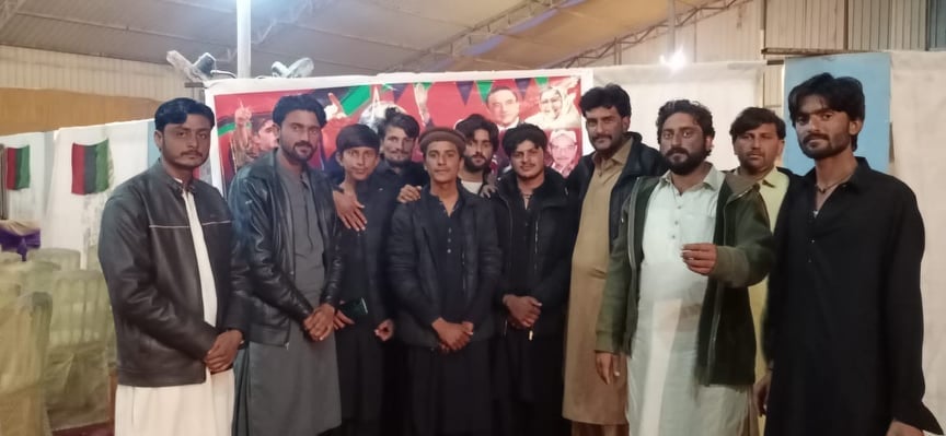 khushk_imran's tweet photo. ہم شعلوں پہ چلنے والے ہیں ، نہیں ڈرتے چند انگاروں سے 
یہ دھرتی ساری گونجے گی ، بس جیئے بھٹو 
کے نعروں سے https://t.co/v6X5kyQLXV