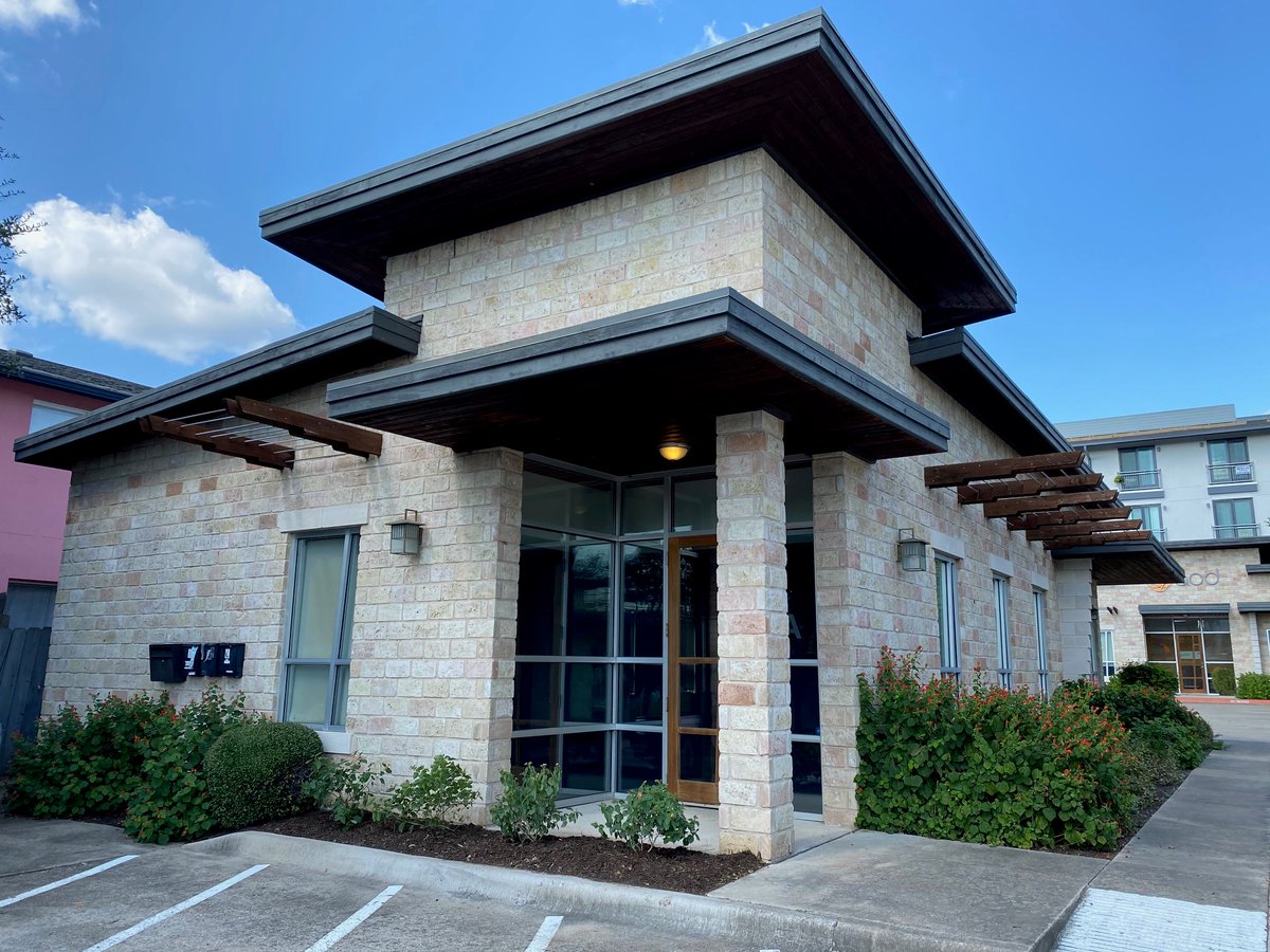 TarantinoProInc's tweet photo. Looking for a creative office space close to downtown Austin, TX?! 😎 Come join our property located in the vibrant South Lamar area! This space is perfect for an architectural office, engineering firm, tech space, and more! https://t.co/oBNciPMlNX