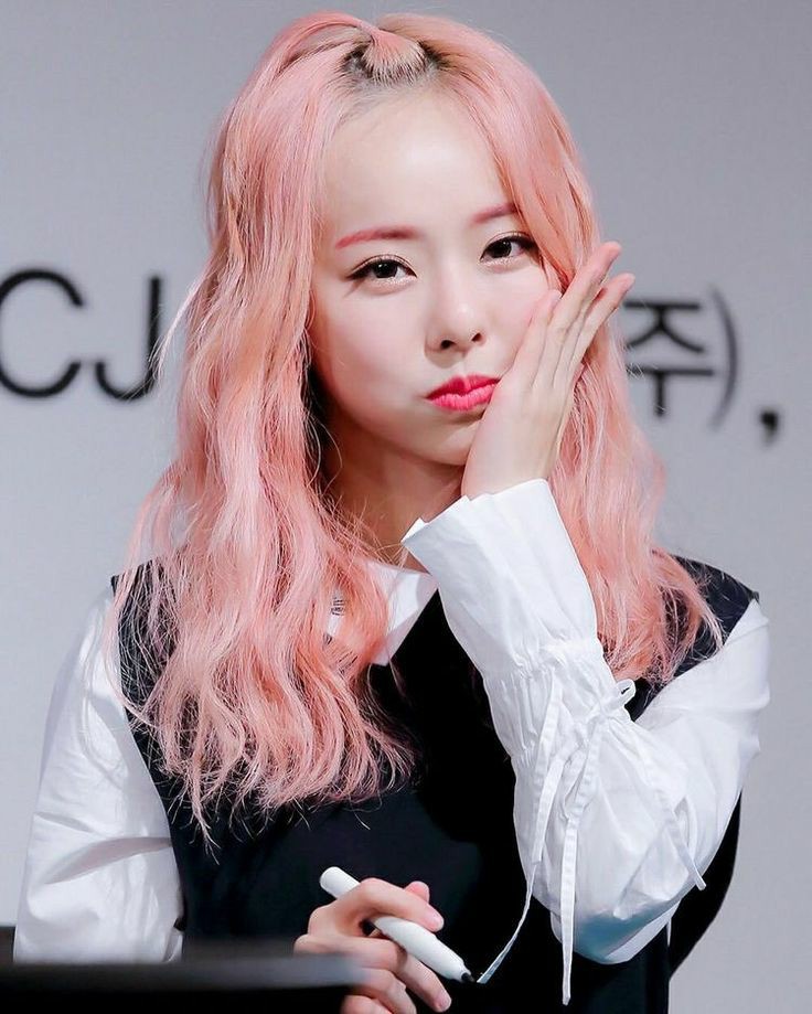i miss vivi's pink hair :(