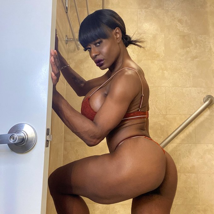 Kiss these sweet cheeks for humpday!https://t.co/WVy5XMqUIJ #HappyHumpDay #ebonygoddess #WednesdayMotivation