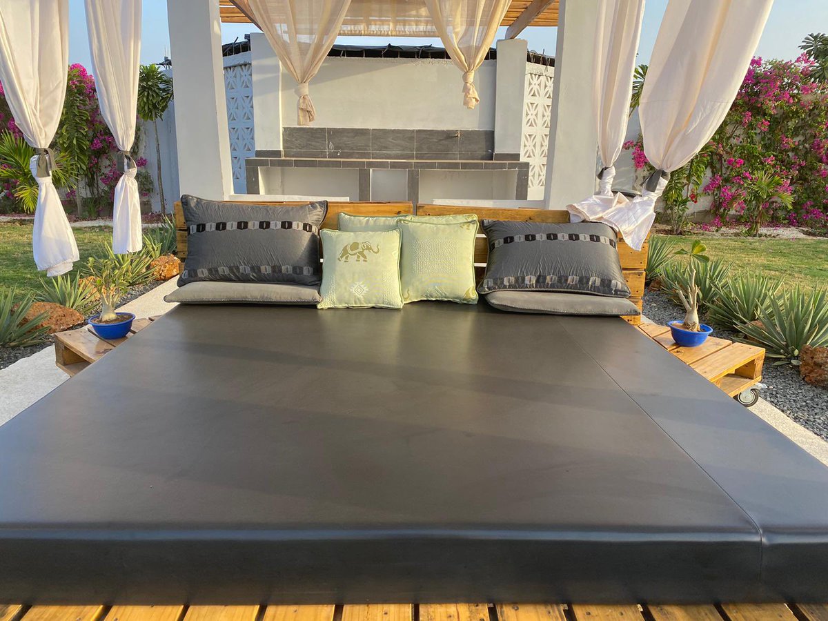 PMajorelle's tweet photo. Penses-tu à un week-end hors de Dakar dans un cadre unique?
:
:
#weekend #saly #Senegal #LuxuryTravel #kebetu #Dakarbot #FreeSenegal https://t.co/9AKQBHmbV6
