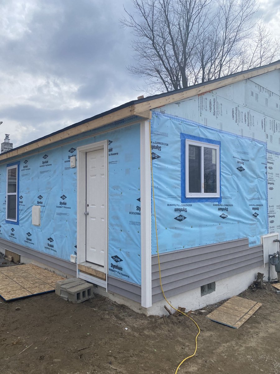 WISDDirCTE's tweet photo. SWWC students are now focused on siding the @H4HHuronValley home. #Skilled2Serve https://t.co/vnuIDafVgK