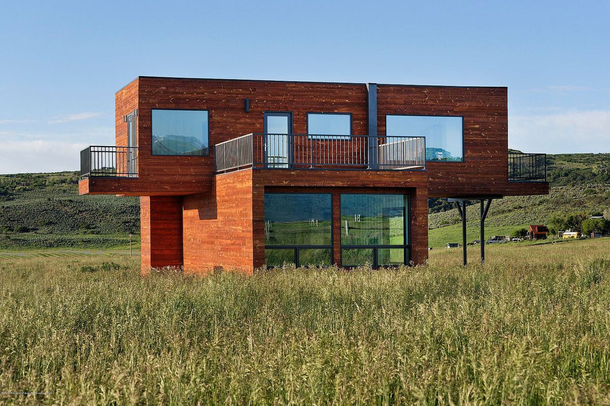 stone_realty_co's tweet photo. Container homes are an amazing way to build a beautiful modern home with budget on mind!

To me they look great and are a great way to reduce, reuse and recycle!

#realestate #denver #containerhomes #denverhomes #denverrealestate #realestate #realtor #denverhomes #coloradohomes https://t.co/87sWYTR20z