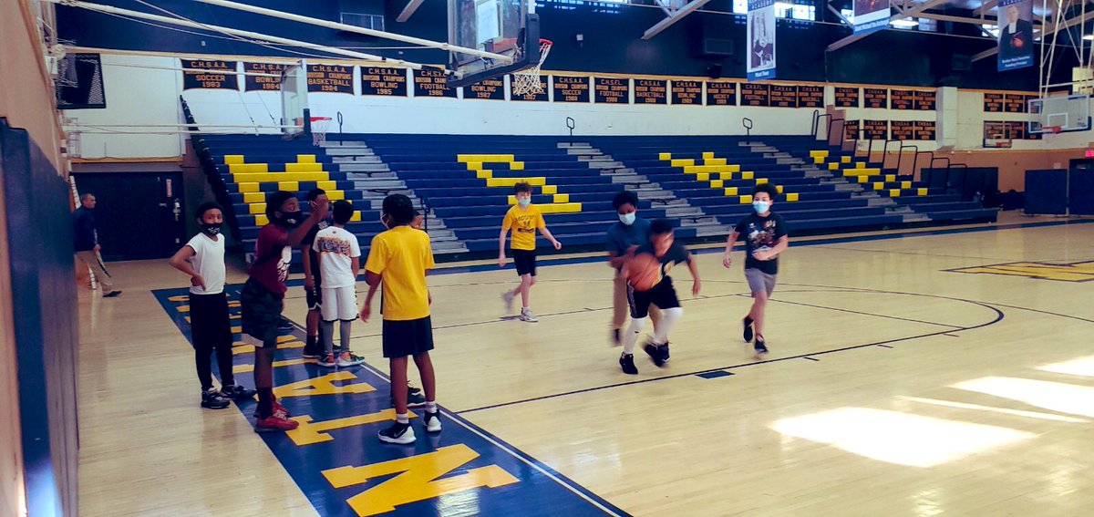 MountToday's tweet photo. JHS after school Basketball Club—a great way to socialize #afterthebell! #OpenToEducate #TheMount #AllBoys #Grades6through12 https://t.co/DoZRMkwof9