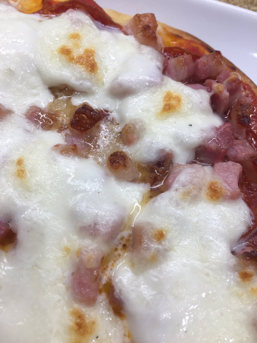 First time I’ve made a pizza from scratch - base and all. Follow me for more pics and videos !Thanks to Gordon Ramsay recipe ultimate cooking  ! #pizza #pepperoni #pancetta #mozzarella #cooking #ultimate #baking #yummy #italian #cwb #homemade #instayum #cheese #pizzalover #diy https://t.co/1cskV87pc1