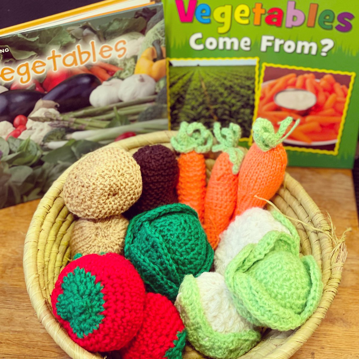 Mrs_LauraGee's tweet image. My mummy is so talented ❤️ She has been hard at work this past week and a half making us fruit and veg for our role play area at school. 😘

#lockdownchallenges  #EYTagteam #roleplay #healthyeating #fruitandveg #EYFS