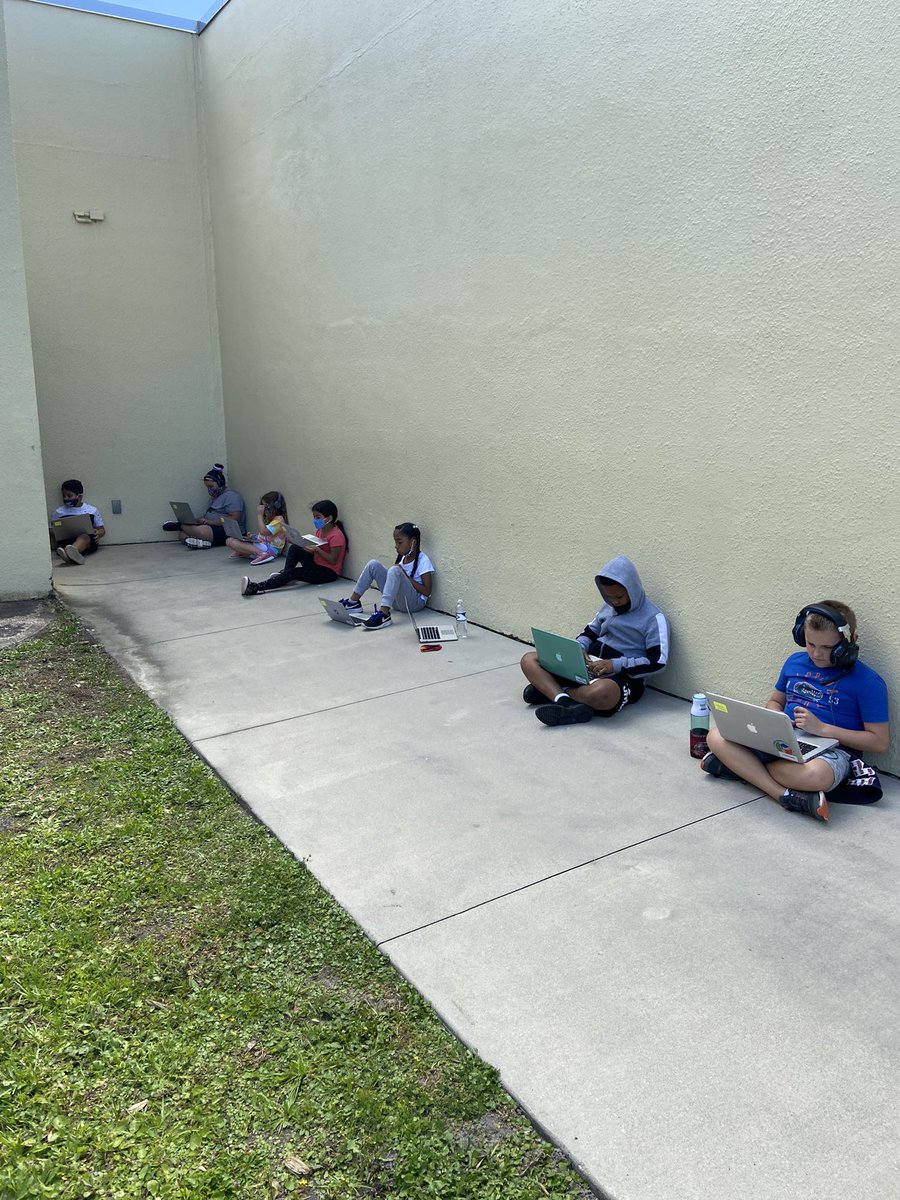 atblomeley's tweet photo. Taking advantage of the beautiful weather. #LearnEverywhere https://t.co/RDbJI3A686