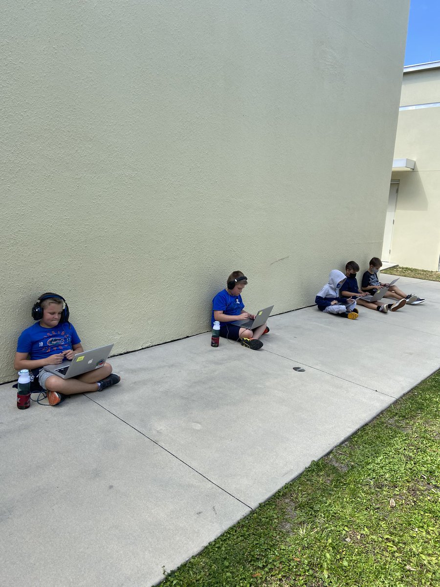 atblomeley's tweet photo. Taking advantage of the beautiful weather. #LearnEverywhere https://t.co/RDbJI3A686