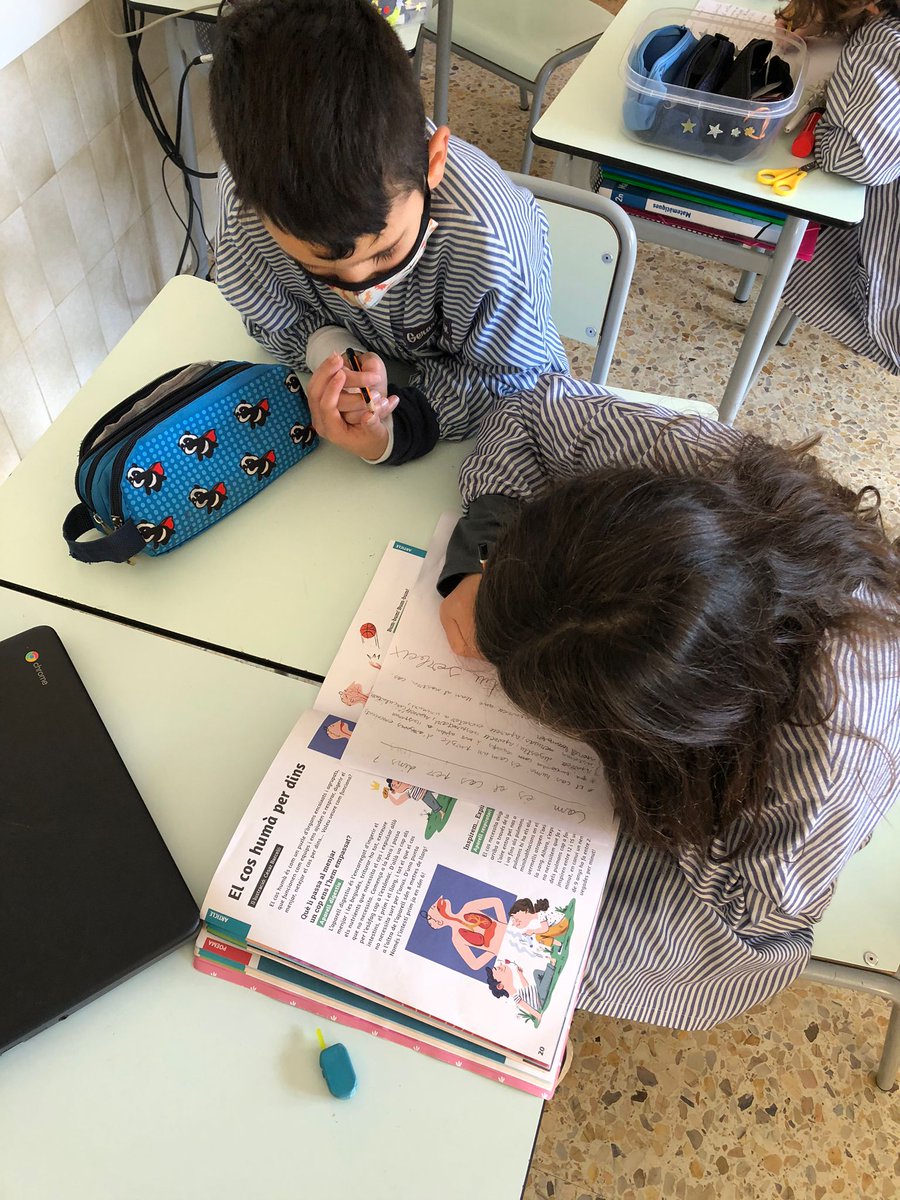 vedrunacent's tweet photo. Descobrim què hi ha i què passa a dins del nostre cos. #2PRIMSSCC https://t.co/rNNd0tlBkU