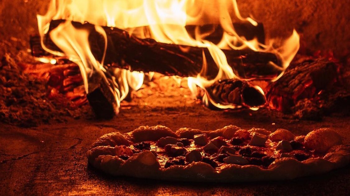 This is what it looks like when a Pastaria Nduja pizza is born 👶

Salume Beddu Nduja with tomato, fior di latte, garlic, oregano, and honey. The perfect balance of heat + sweet. 

Photo cred: @whiskeyandsoba
#sortaclosetoitaly
#pastariabyniche
