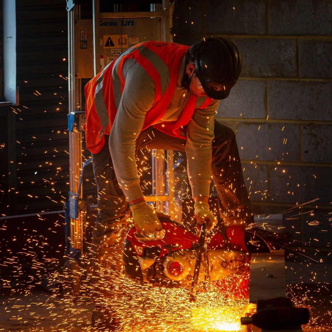 hvsafetyequip's tweet photo. Wearing high visibility clothing has its benefits. It means the difference between you coming home in peace or coming home in pieces. Springtime is nigh; now is the time to invest in your personal safety. https://t.co/5797R43S67