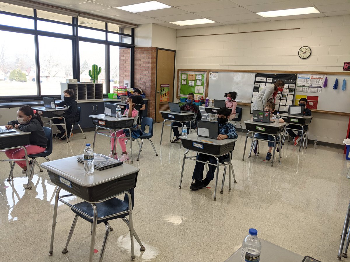 butkus20's tweet photo. I'm so happy to have these wonderful students here. My heart is full. https://t.co/a1ZQbhMPgG