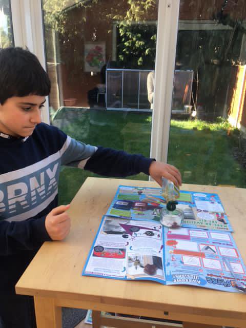 thejhnschool's tweet image. David in 7FR carrying out his volcano experiment for #BritishScienceWeek2021 

Well done David! 🌋🌋🧪🔬👏🏻👏🏻👏🏻