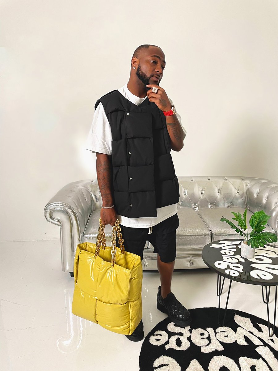 davido's tweet photo. WINS all 2021 for all of us ! AMEN 🖤💛 https://t.co/navVbUC9nW