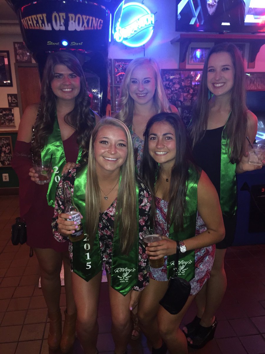 KeefetheChieff's tweet photo. Gosh I miss this place! @RileysChico #BestBarRileys https://t.co/p69kaeyoYI