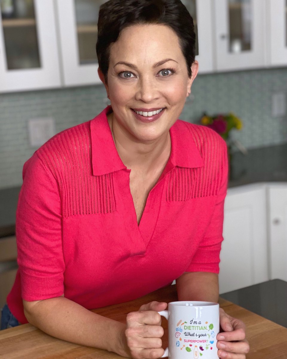 Ellie_Krieger's tweet photo. Happy Registered Dietitian Nutritionist Day! I am proud and grateful to be a part of this inspiring and supportive group of food and nutrition pros. #RDN #NationalNutritionMonth @eatright https://t.co/fZpCbFIBoJ