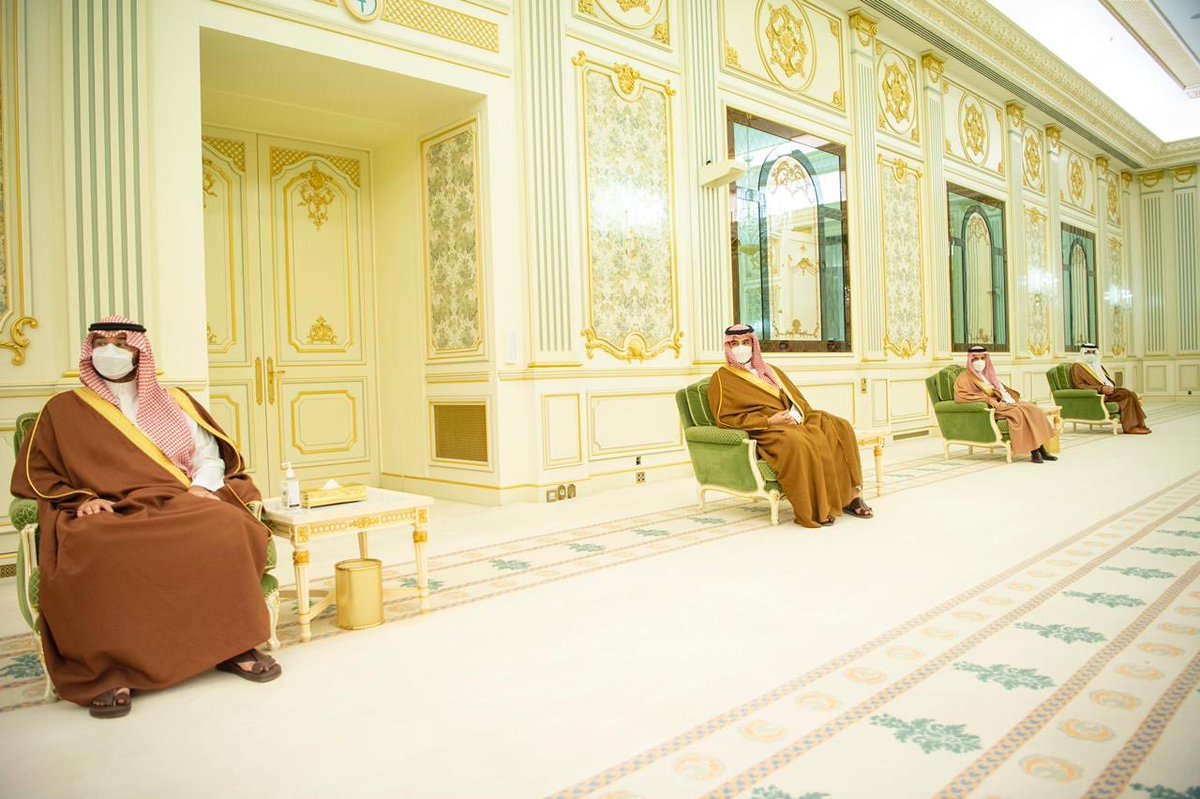 AJELNEWS24's tweet photo. عاجل 🔴 
.

.
سمو ولي العهد الأمير محمد بن سلمان يجتمع مع وزير خارجية روسيا ويبحثان مستجدات الأوضاع الإقليمية والدولية وتنسيق الجهود المبذولة تجاهها بما يعزز الأمن والاستقرار فيها، وبحث عدد من المسائل ذات الاهتمام المشترك.
. https://t.co/5N2aDIEUMP