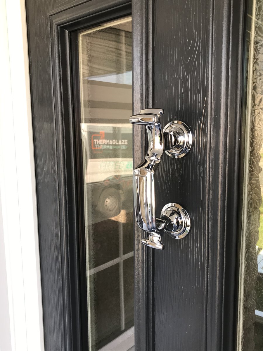 thermaglaze's tweet photo. What a beauty... Another #Solidor door beautifully installed in Melksham today by Brendon!

•Ludlow 2 style door in anthracite grey with Chantilly patterned insulated sealed units
•Chrome swan handle &amp; chrome letter plate
•Chrome Premium Doctor knocker.. simply WOW! https://t.co/0cfUsF3mDu