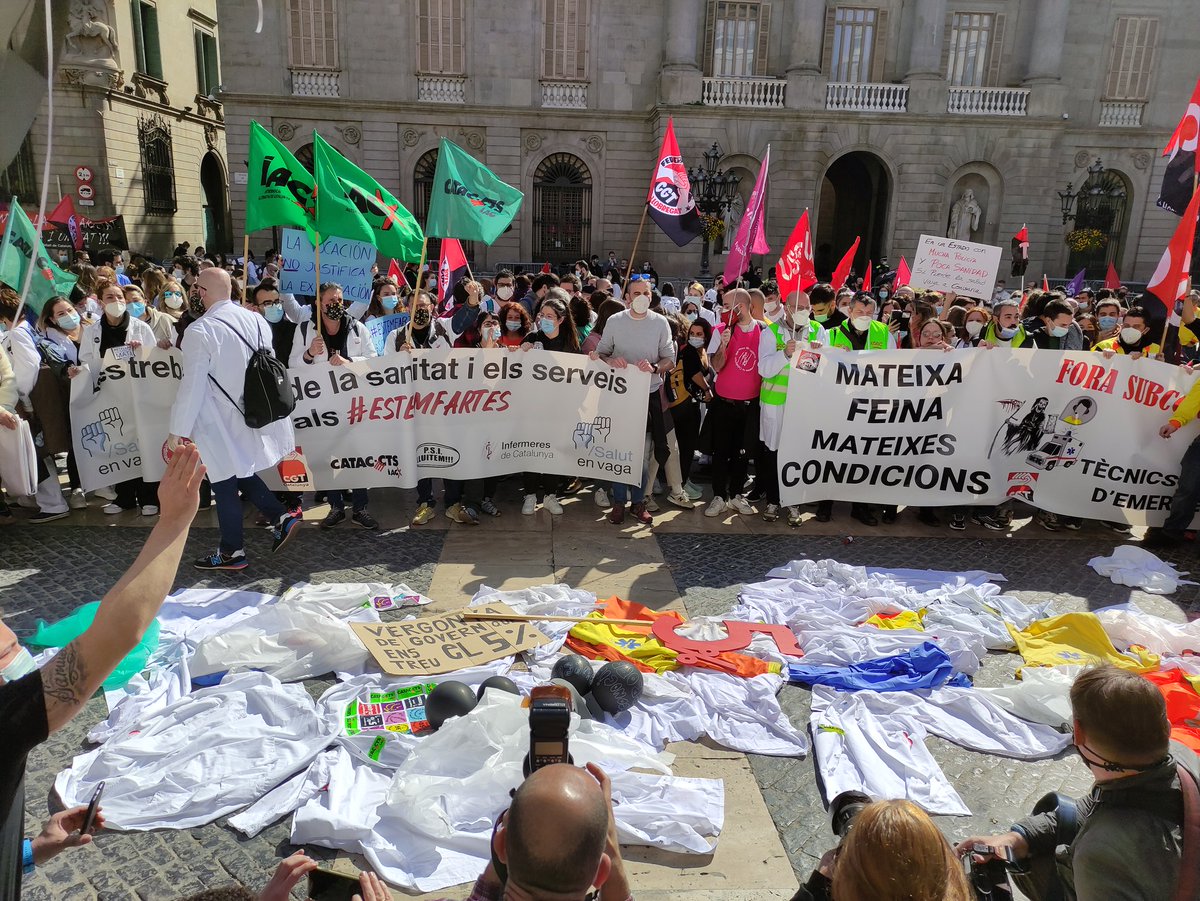 FtcPsmar's tweet photo. Aquesta ha de ser la primera de moltes #VagaSanitat fins que @salutcat ens escolti. Si avui hem estat 2.000 persones, la propera hem de ser 4.000.
Avui encara queden mobilitzacions a Girona i altres indrets.
#EstemFartes https://t.co/yGcIJdQJYt