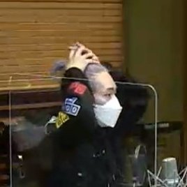 jinkisjen's tweet photo. ok, now do a ponytail mr. lee jinki https://t.co/JZs7re3pAQ