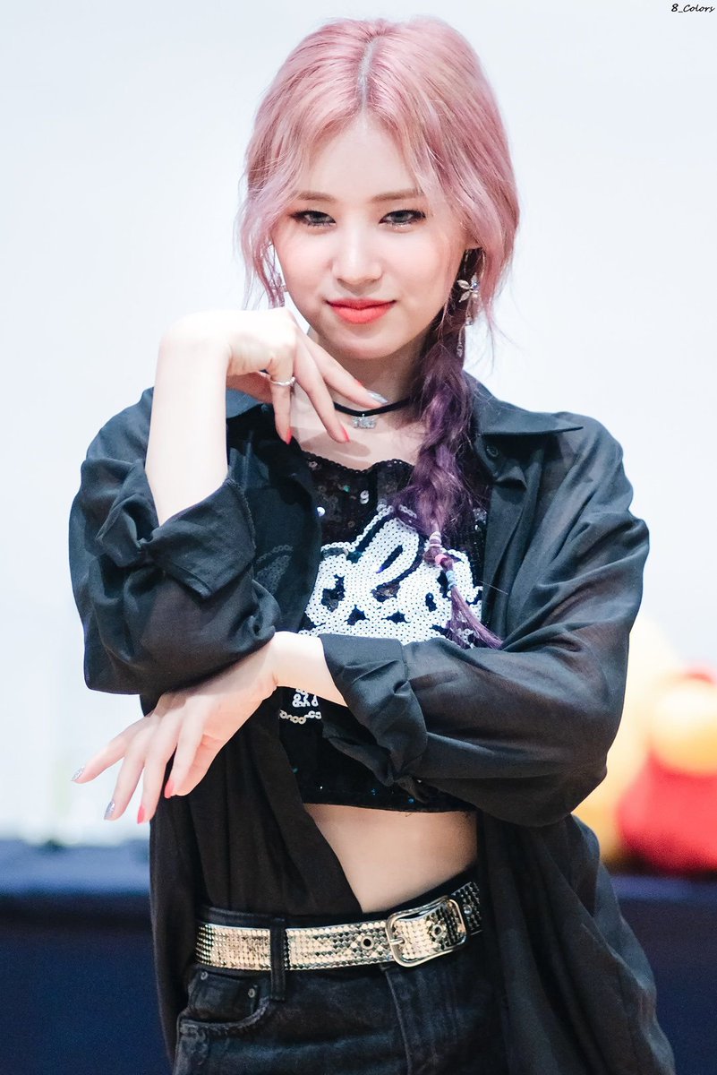 ggroupszone's tweet image. elly (weki meki)