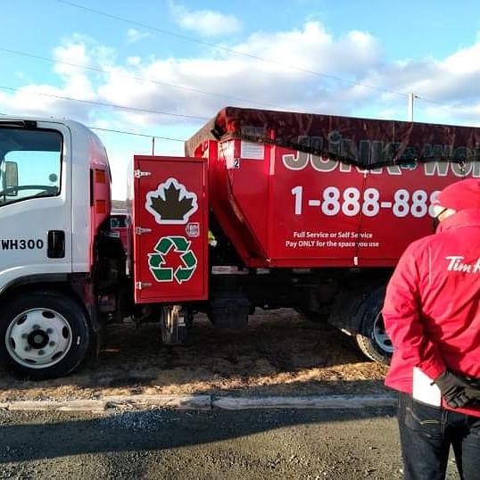 HalifaxJunk's tweet photo. Community matters, our shorelines matter 🌊
This past weekend we were with @ScotianShores donating time &amp; #dumpster bin for hauling #junk &amp; debris away fr #RainbowHaven Beach on CowBay Rd
Nice way to get fresh air &amp; help  community 

#environment #ecofriendly #beaches #coastlines https://t.co/TpMo6jTQcO