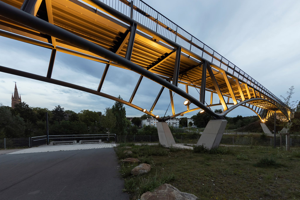 _SmartLighting's tweet photo. ✅ Elegante iluminación #TunableWhite 🟡⚪️ para realzar el puente Porta Westfalica en Dortmund-Hörde 👁 👉👉 https://t.co/KTjuhHyL2P https://t.co/TuGfGHrXei
