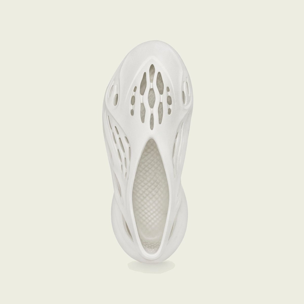 SecureTheHype's tweet photo. Yeezy Foam RNNR 'MXT Moon Grey' and 'Sand' official images.

Rumored to release on 3/26. https://t.co/Npa0Psv0t0
