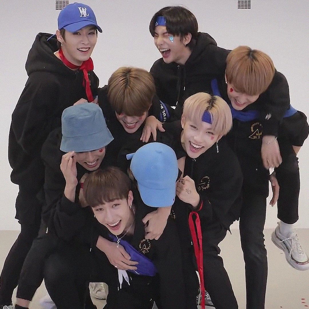hanjiswife's tweet photo. straykids as bang chan's "wings" https://t.co/U2yUNeLzcw