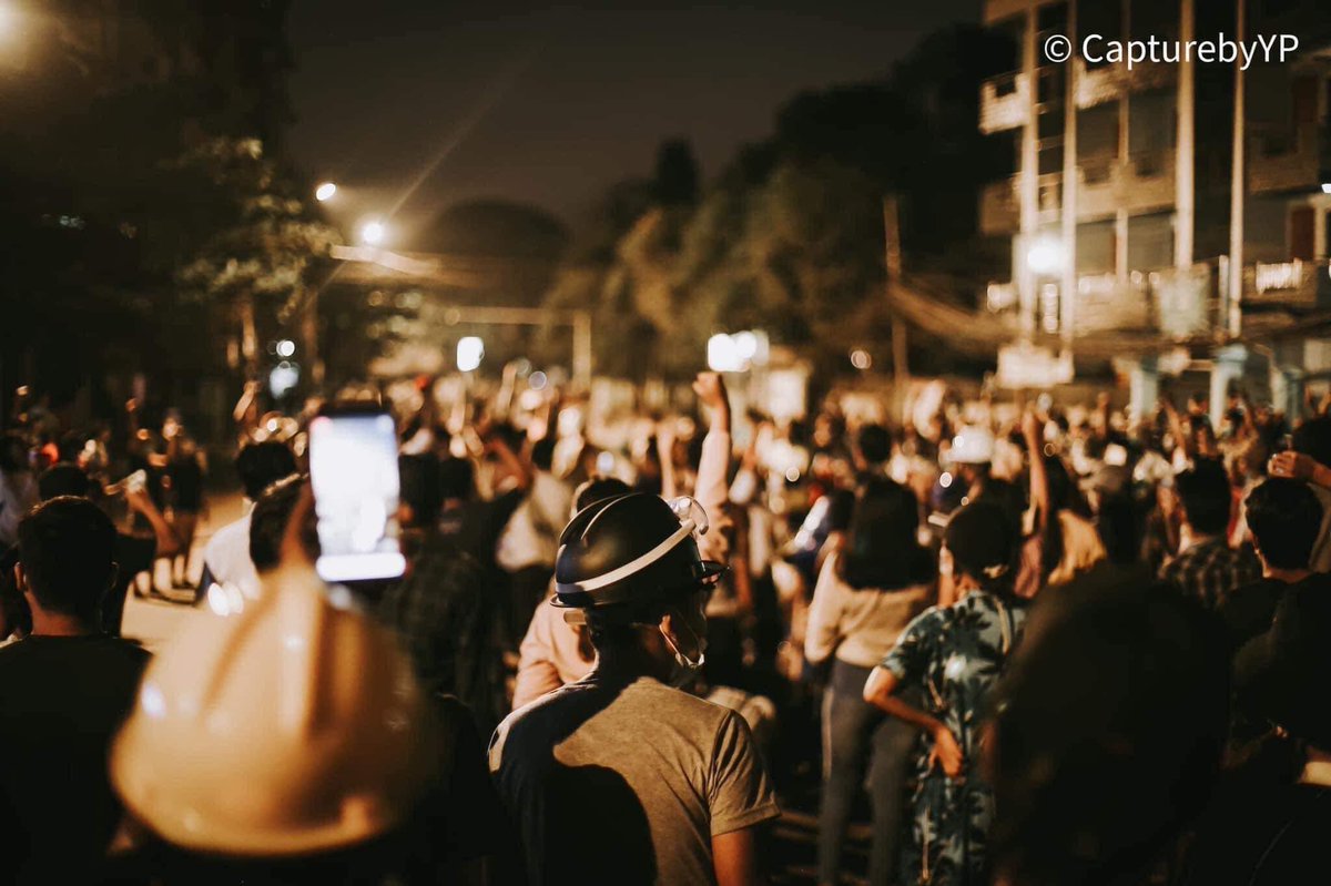 nyeinny44036593's tweet photo. Hledan, Yangon: Night Protest is ongoing to support for North Oakkalapa & Sanchaung. The more terrorists repressed us, the stronger and more united we are. Don’t underestimate the power of Myanmar People. #WhatsHappeninglnMyanmar #Mar10Coup
#adminJ #KDramaCraziesMyanmarFan https://t.co/pcuy6XVQtt