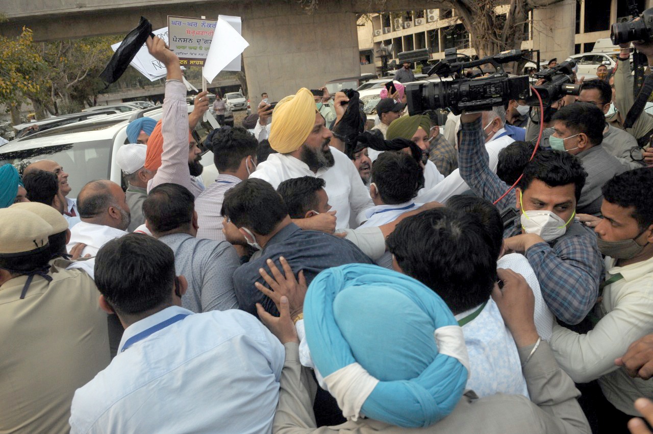 Days after Shiromani Akali Dal raised voice in support of farmers outside Haryana Assembly, FIR registered against SAD MLAs including Bikram Singh Majithia, Sharanjit Singh Dhillon.