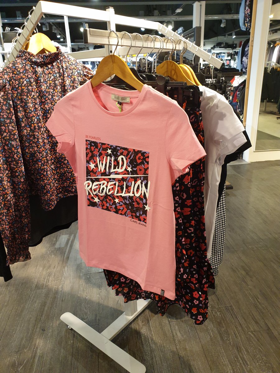 JaapsJeans's tweet photo. NEW NEW NEW! ✨

We hebben weer zoveel leuke, nieuwe dingen bij ons in de winkel voor dames, heren en ook voor kids! Wil je lekker bij ons shoppen? Maak een afspraak en kom gezellig bij ons langs! Je kunt een afspraak maken door te bellen, mailen of een DM te sturen! �� #totsnel https://t.co/XhYiHlWD2D