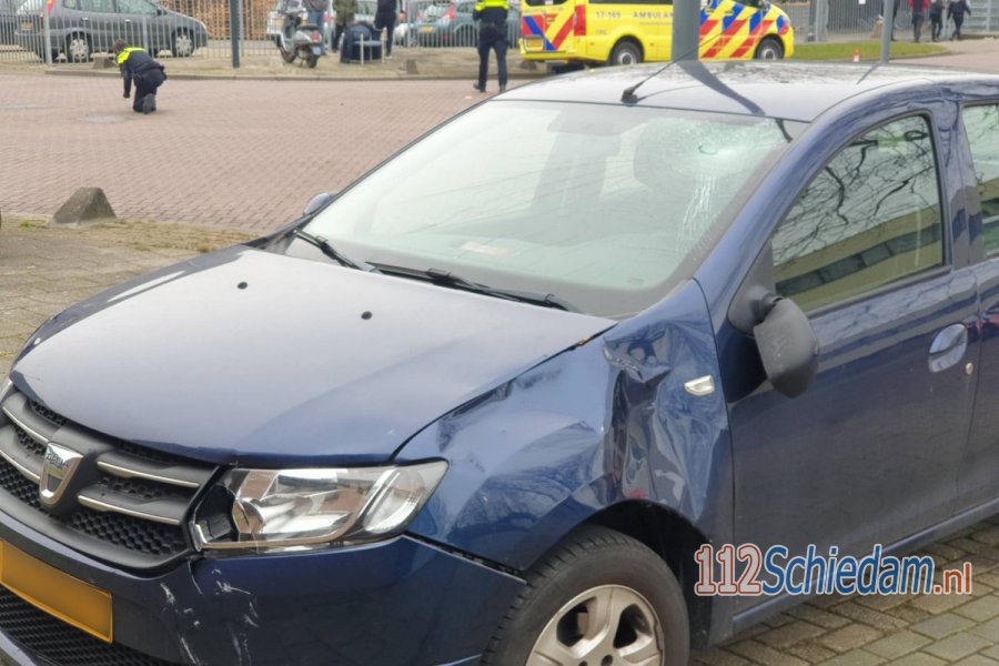 Auto en scooter met elkaar in botsing op kruising in #Schiedam. 112Schiedam.