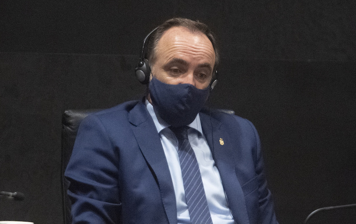 naiz_info's tweet photo. Javier Esparza, decepcionado por la ruptura entre PP y Ciudadanos en Madrid y Murcia, «que no ayuda a Navarra Suma»
https://t.co/PFO1Wo8Qh3 https://t.co/VKE7EpkgLj