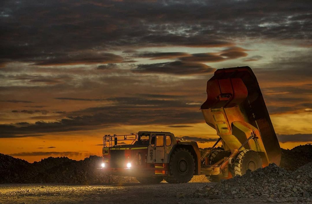 Outletminero's tweet photo. Hermosa postal de un #TH663🤩en el lindo pueblo minero Mount Isa⛏️, #Queensland, en #Australia🇦🇺.
Donde se extraen #cobre, #plata y #cinc👷🏻♂️.
📸IG: callan_pybar
#MaquinasPesadas #MachineTools #HavyMachine https://t.co/hDpj0rq5Iz