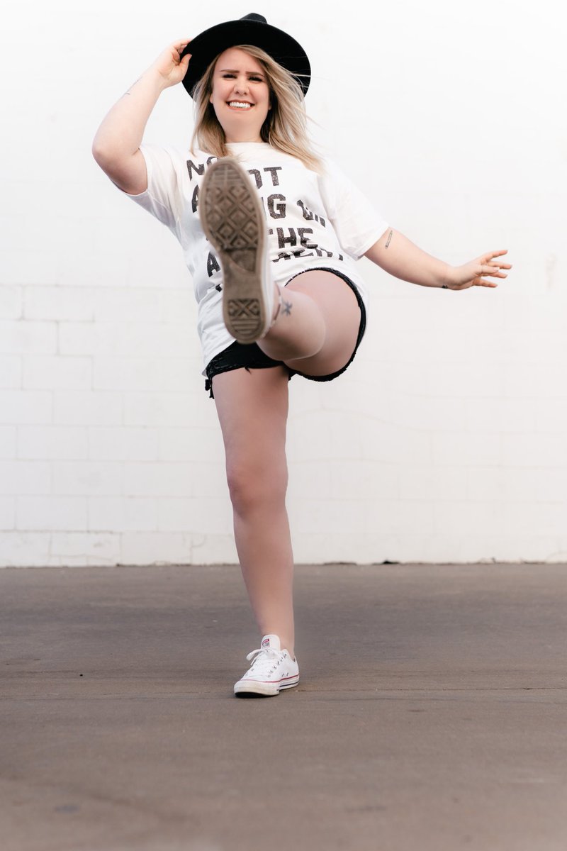feighmous's tweet photo. i don’t know about you, but i’m feeling’ 22 💋
•
finally in my taylor year and i can tell it’s going to be a good one ✌🏼
•
#taylorswift #22 #tayloryear #birthday
📸: Chance McCollum
@taylorswift13 @taylornation13 https://t.co/JJSB9lO58r
