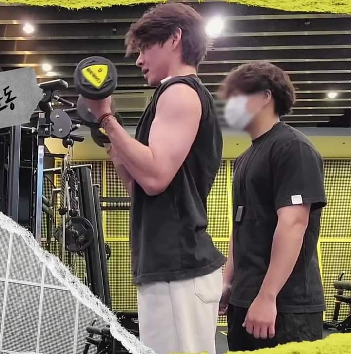 Koo_Is_Pretty's tweet photo. JUNGKOOK YOUR MUSCLE KINK IS SHOWING (͡° ͜ʖ ͡°)
#toptae #toptaehyung #bottomkook #vkook #bottomgguk #taekook #subkook #domtae https://t.co/SFQ9DHuZjg