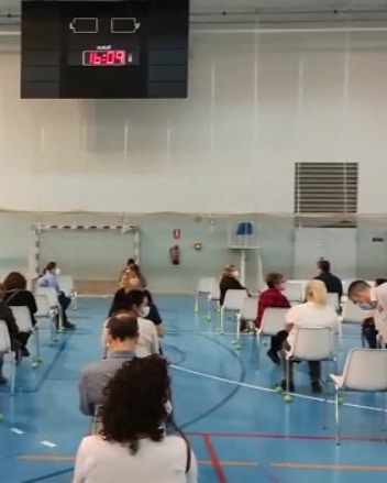 ¡Ya queda menos! 💪💪

La vacuna de AstraZeneca ya ha sido administrada casi en su totalidad al claustro perteneciente al grupo de profesores de menos de 55 años.

Un paso más en la inmunización de nuestros profesores 👏👏👏👏