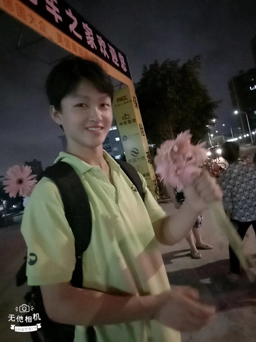 a450139797's tweet photo. 回想高中时代的日子。发现那个时候自己好傻 https://t.co/ynAaThrMnA