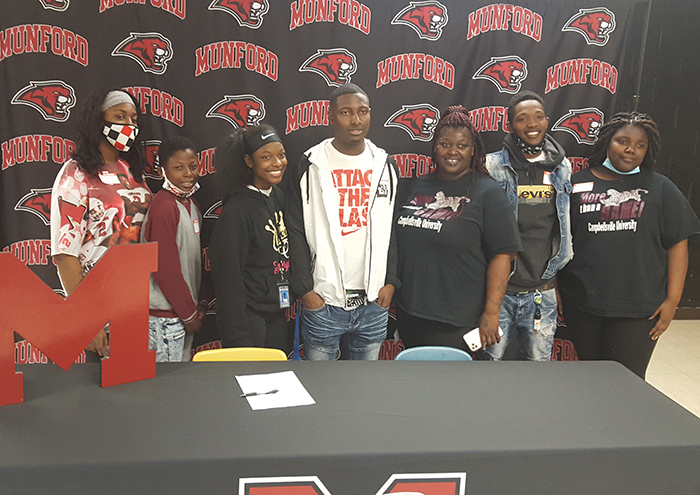 JeffIreland4747's tweet photo. Congrats to Traveon Hawkins of @MunfordCougarFB ! He signed with @CampbellsvilleU . Details: https://t.co/vzlvZ0gmsy
@covingtonleader @CoachSlade_Cal @cfee99 https://t.co/1lBivi2dTQ