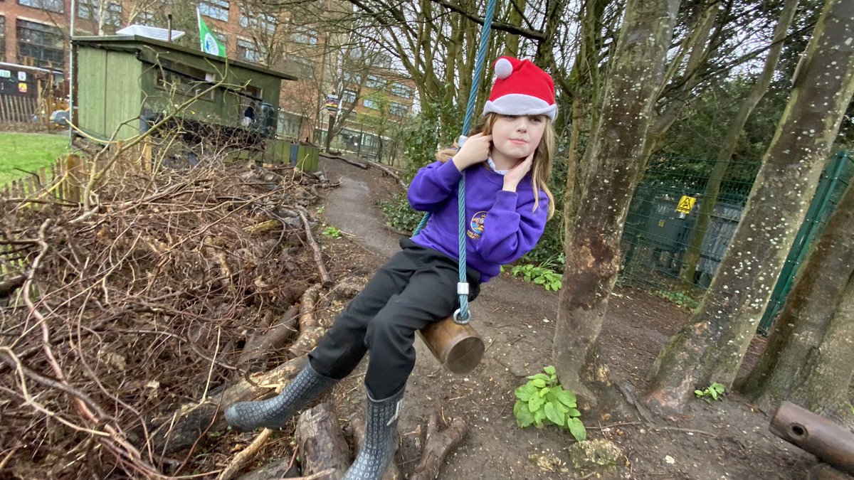 Great to see ⁦@KingAthSchool⁩ back at #forestschool today 👍 (even if one of them still thought it was Christmas 😂🤷‍♂️)