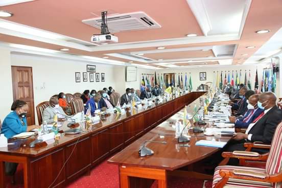 KenyaGovernors's tweet photo. Governors today held a full Council of Governors meeting. The Council discussed the roll out of the #COVID19Vaccine in the Counties and disbursement of equitable share and other pertinent issues affecting County Governments. #DevolutionToday THREAD https://t.co/rNthDfFLDU